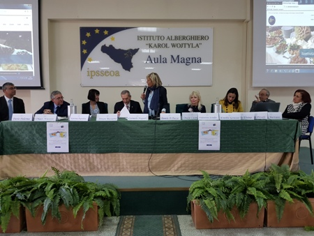 ΑΠΟ ΤΗΝ ΚΑΤΑΝΙΑ ΣΤΗΝ ΑΘΗΝΑ  Da Catania ad Atene: presentazione progetto del Liceo Classico “N. Spedalieri” e Alberghiero “K.Wojtyla” dialogando tra classicità e archeo-cibo, sulle tracce di Pausania