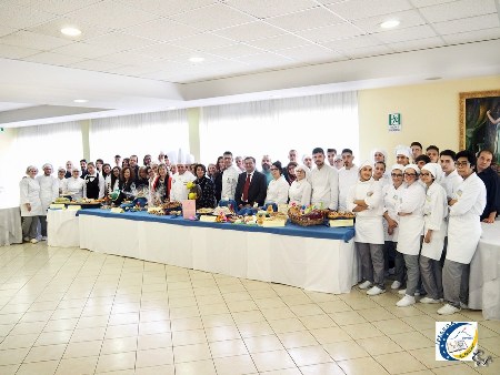 Apprezzamento e successo per l’evento della realizzazione dei dolci della nostra tradizione pasquale, organizzato dalla Rete Regionale Istituti Alberghieri siciliani, ospitati al “Falcone” di Giarre