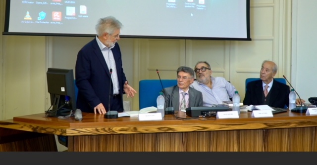 Successo di pubblico alla presentazione del libro “Le mani tra i capelli e un taglio di capelli scolpito a rasoio per la vittoria mondiale” di Vincenzo Russo