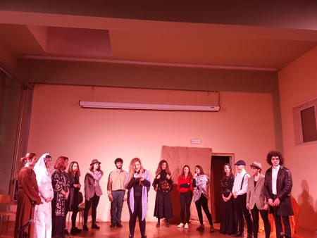 Gran successo al Liceo Classico “Spedalieri” e lungamente applaudito “Camilleri incontra Shakespeare”, durante la V edizione della Notte Nazionale del Liceo Classico