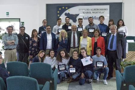 I premiati del concorso giornalistico “thevoicekw”: Liceo Classico “Spedalieri” e Istituto Alberghiero “Wojtyla” Catania