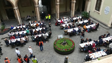 Sant’Agata 2020: pranzo di solidarietà nella corte di Palazzo degli Elefanti