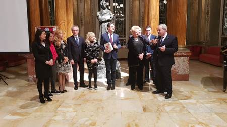 La luce di Agata illumina il Teatro Massimo “Bellini” di Catania donando un defibrillatore nel Foyer, madrina dell’evento S. A. R. Principessa Beatrice di Borbone