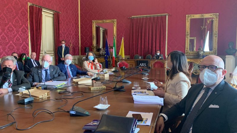 IL VICEPRESIDENTE DELLA REGIONE INCONTRA LA DELEGAZIONE DEGLI STATI UNITI