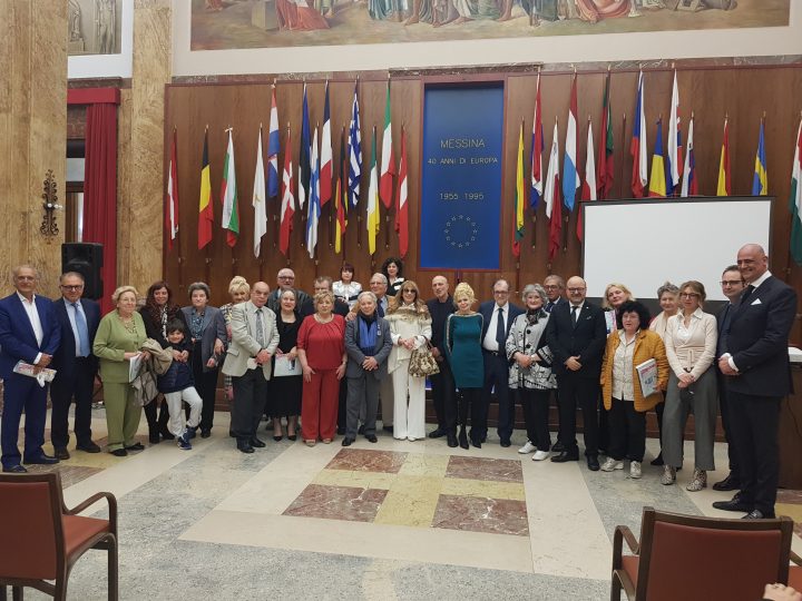 “Settimana” Cultura, Arte, Turismo e Solidarietà, organizzata dall’accademia Internazionale “Amici Della Sapienza”, cerimonia nel Salone delle Bandiere di Palazzo Zanca, Messina. Due premi letterari, una mostra  e riconoscimenti a studenti e importanti artisti e personaggi della medicina, cultura, ambiente e salute