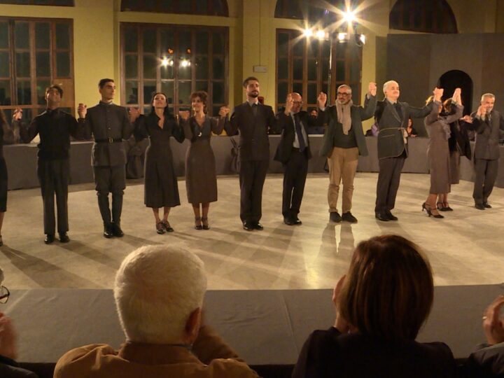 Teatro, il “Lungo pranzo di Natale” nel Castello di Leucatia