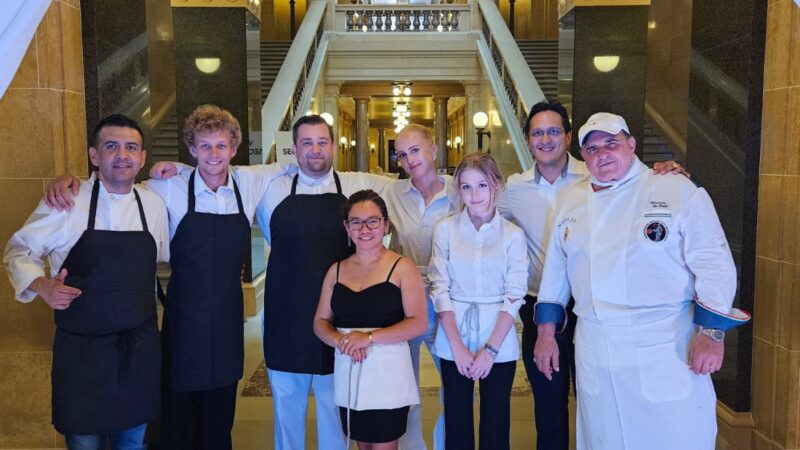 Durante la serata accogliente, apprezzata e gran successo per la kermesse-ricevimento, in onore di VelPhillips, organizzata dal grande e premiato Chef Salvatore Di Scala  proprietario e Executive chef del famosissimo ristorante Naples 15.