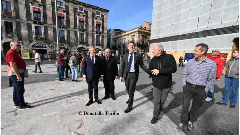 Emanuele Filiberto a Catania, le foto della visita tra i monumenti e gli incontri istituzionali.