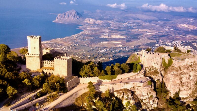 Erice e il panorama magico del borgo-terrazza della Sicilia.